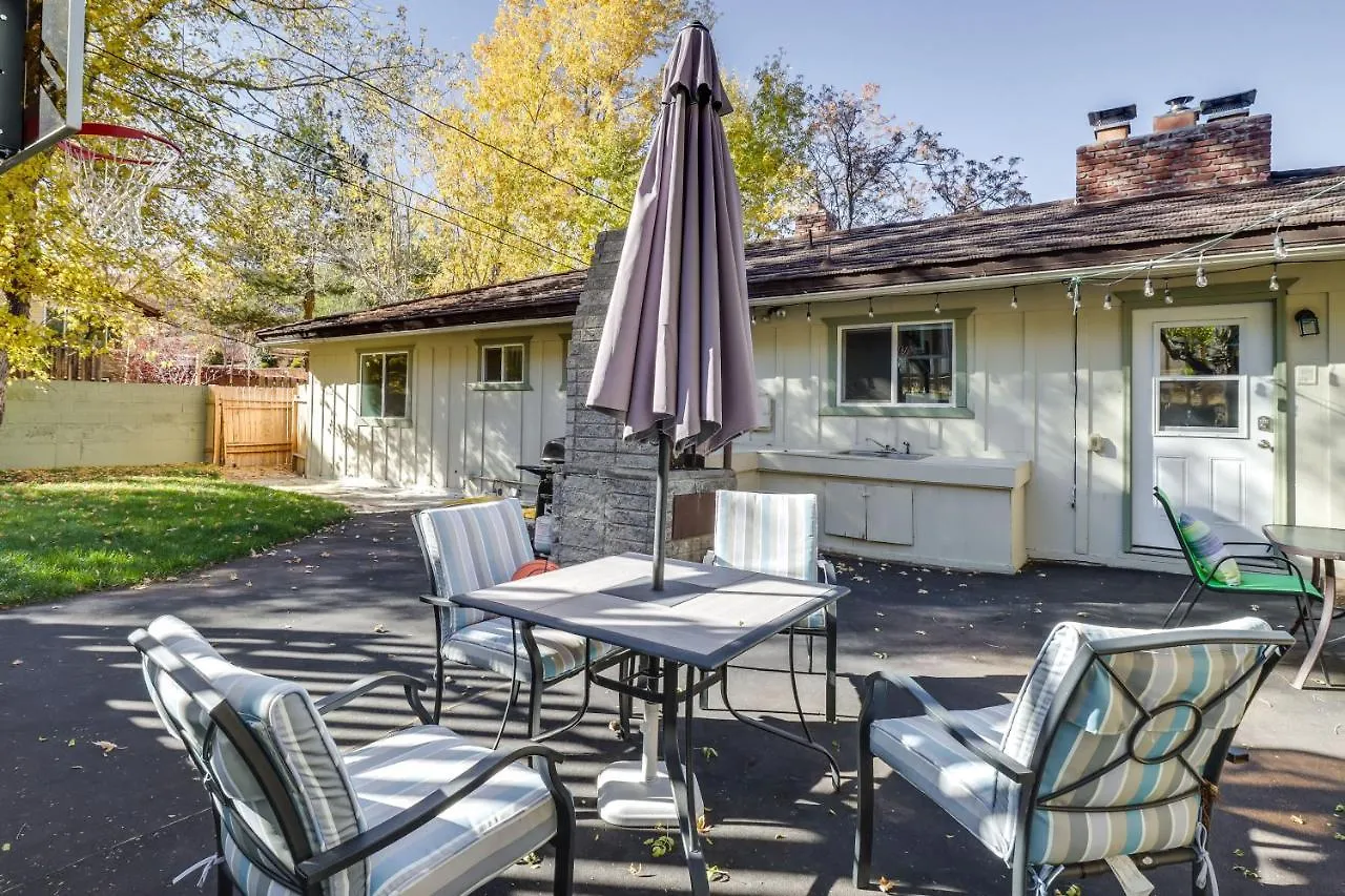 Spacious Reno Vacation Rental About 3 Mi To Midtown! Holiday home