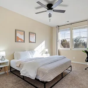  Apartment High End Midtown With Fireplace And Ensuite Baths